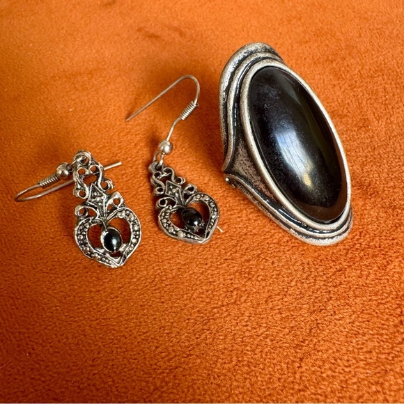 Elegant Black and Silver Jewelry Set - Picture 2 of 10
